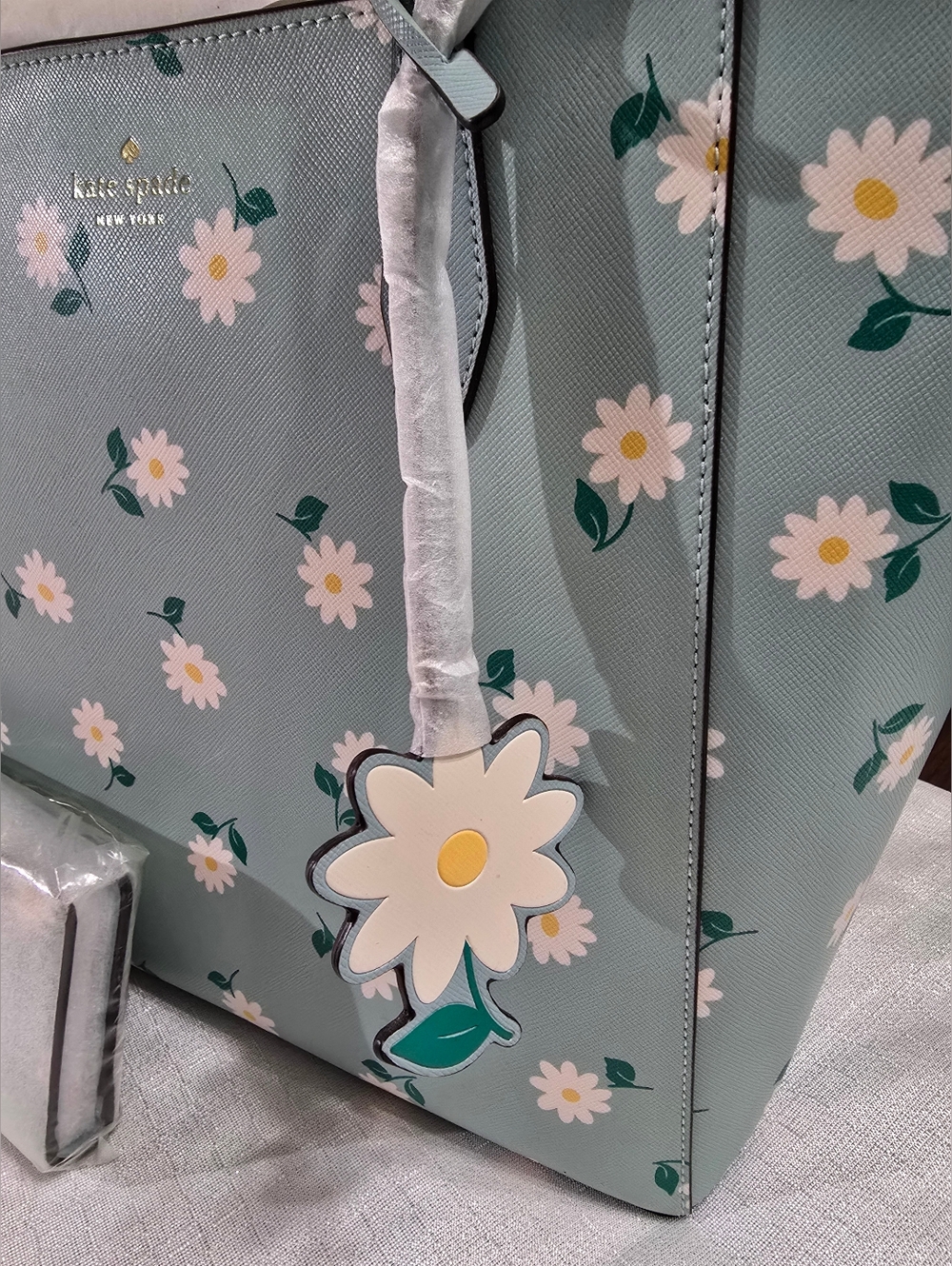 Kate Spade New York Dana Daisy Tote Aphrodite Green & Matching Large Wallet Set - Picture 4 of 14